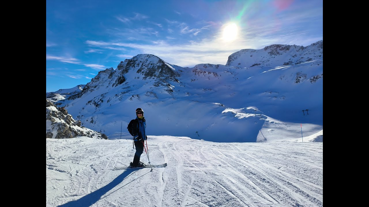 TIGNES , A superb Blue ski run up from Val Claret on a fabulously sunny day