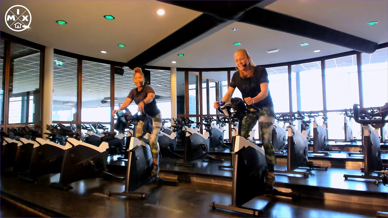 Spinning door Iris en Maureen - DeMIXthuis - DeMIX Fitness & Leefstijl - Fitness voor thuis