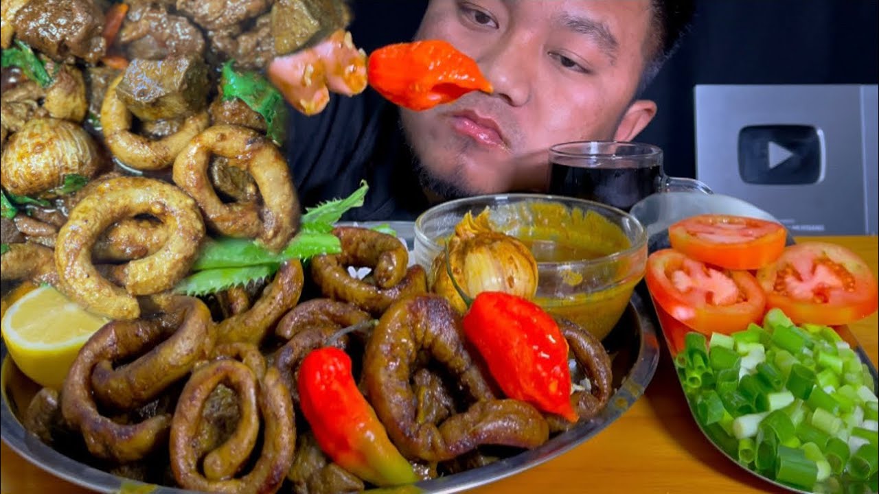 BEEF INTESTINE, INNARDS & 2 RED KING CHILLIES🌶️  NORTHEAST INDIA MUKBANG😋