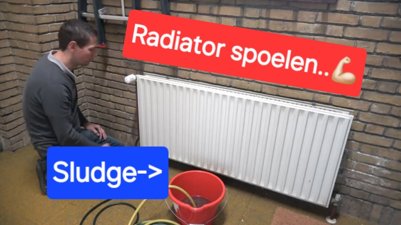 Hoe spoel je het vieze zwarte water uit een radiator via de aftapper..