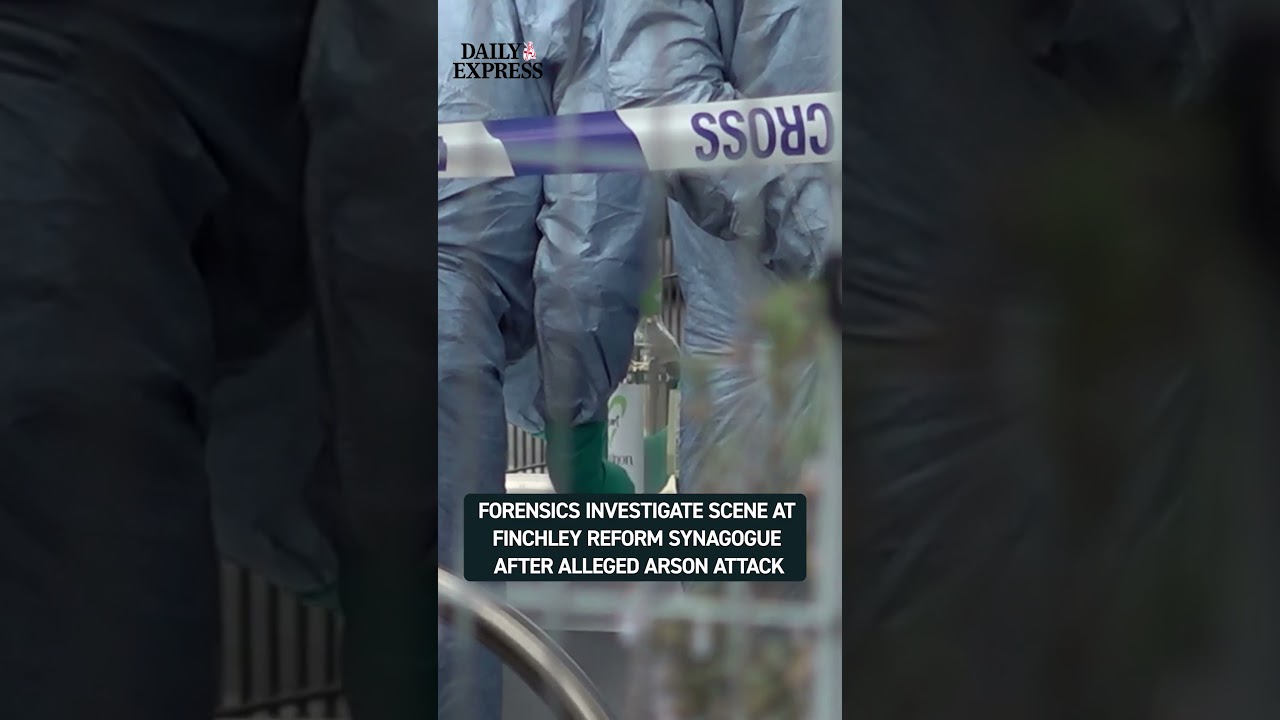 Officers investigate outside Finchley Reform Synagogue in London after attempted arson attack 🔴