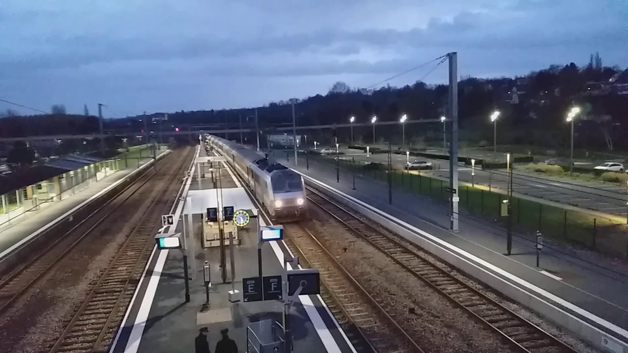 Train INTERCIT&Eacute;S Normandie 3309 Paris-Cherbourg+passage d'un TER Normandie pour Rouen &agrave; Lisieux