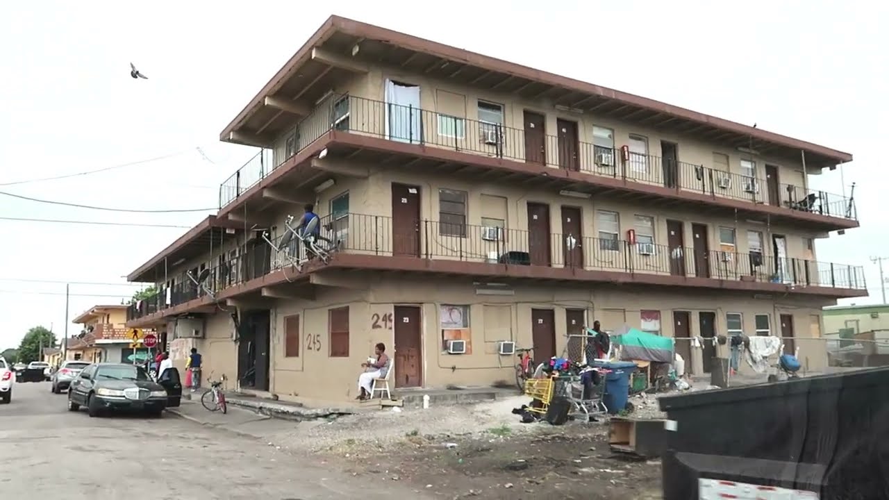 LOOKS LIKE A CARIBBEAN TOWN / BELLE GLADE FLORIDA