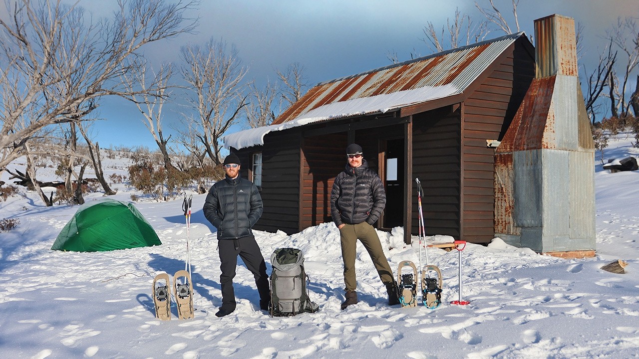 Winter Camping in Australia's Snowy Mountains (-4°C)