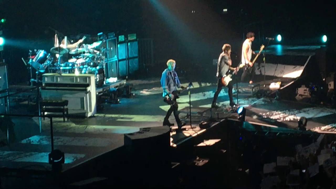 5 Seconds Of Summer - Jet Black Heart @ AccorHotels Arena (Bercy), Paris 17.05.16