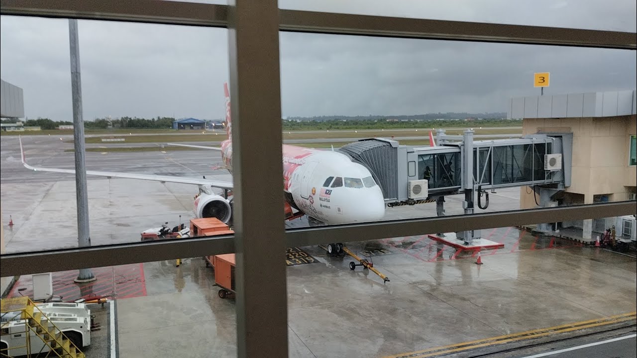 Air Asia Full Flight Airbus A320-216 from Miri to Johor Bahru.