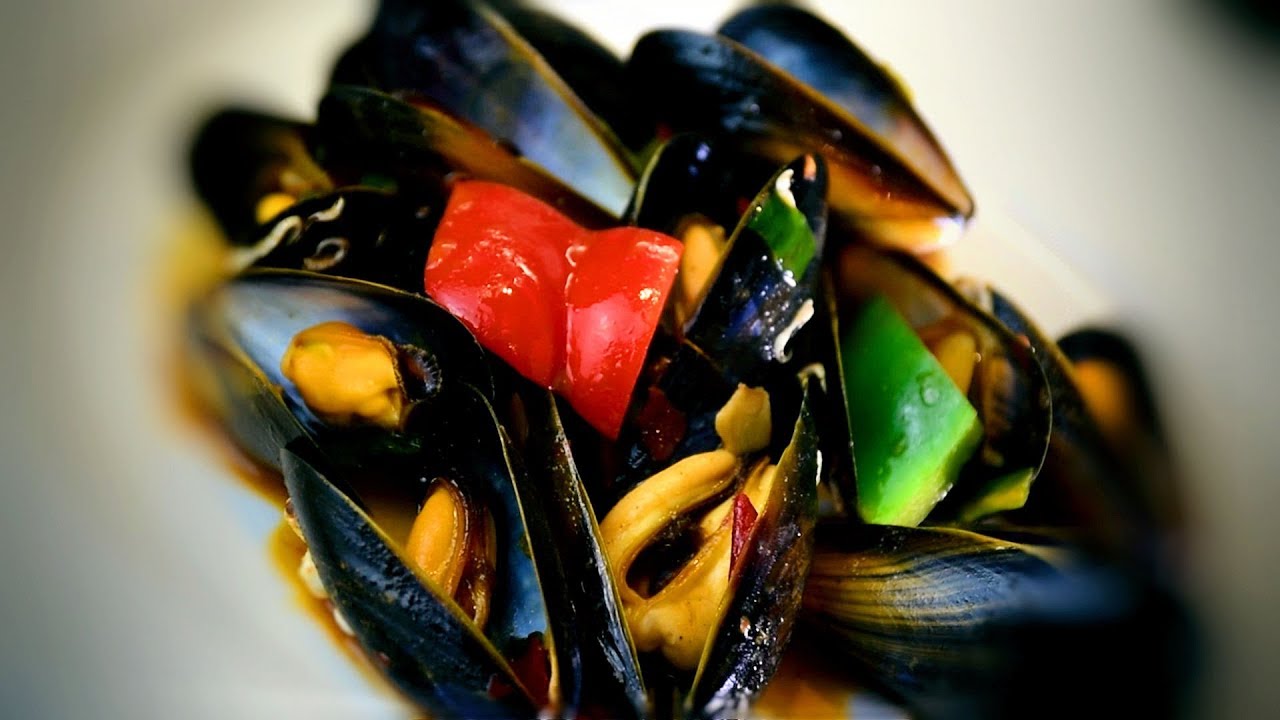 Spicy Mussels With Ginger (Chinese Style Cooking Recipe)