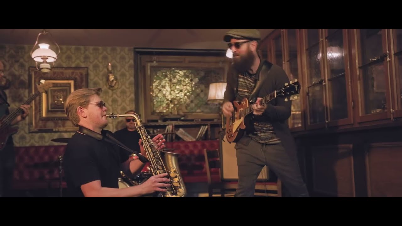 Comdo Connection - Westw&auml;rts (Official Music Video)
