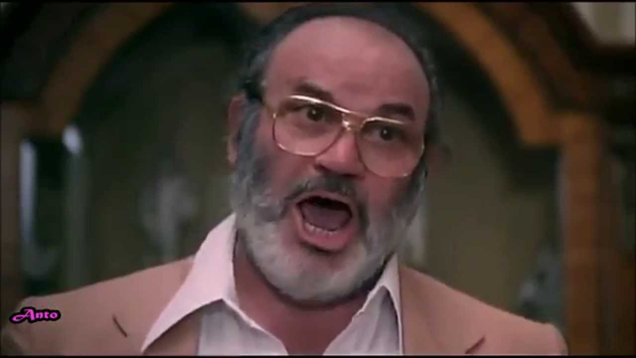 A me fascio? Io fascio?! A ZOCCOLE', IO MICA SO' COMMUNISTA COSì SA'...SO COMMUNISTA COSììì !!!