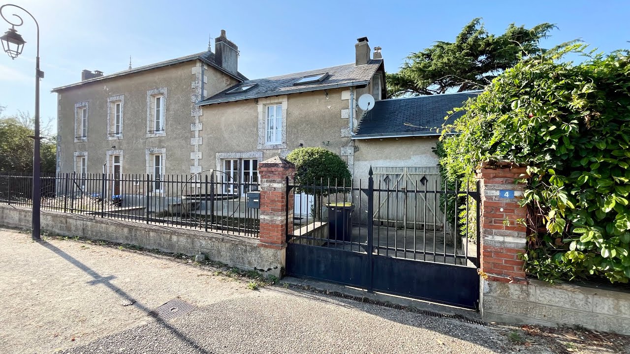 Elegant stone house, France, €246k