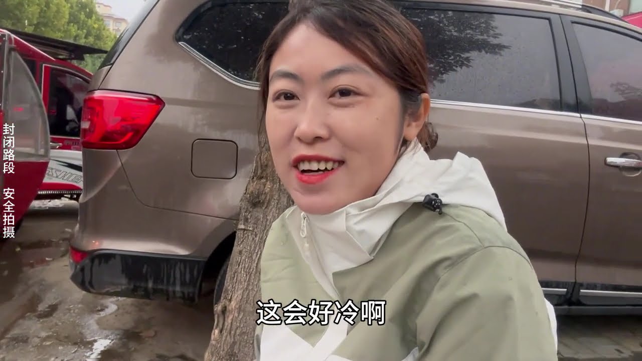 媳妇砍100颗莴笋摆摊，卖一块钱一颗，看看究竟能赚多少钱？ #农村日常  #摆摊