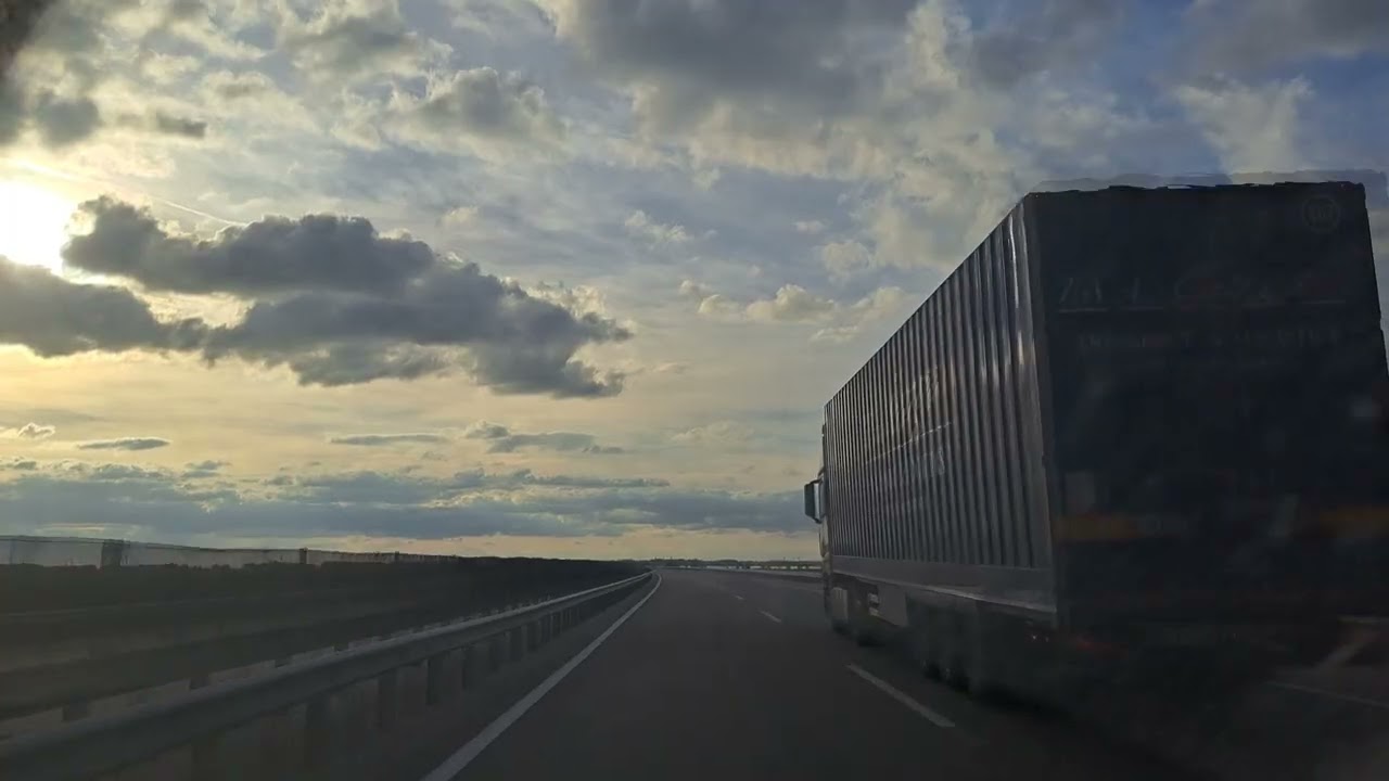 Vörös István: Hullámvasúton (Kavargó dupla album 2025) Zene-szöveg-hangszerelés: Vörös István