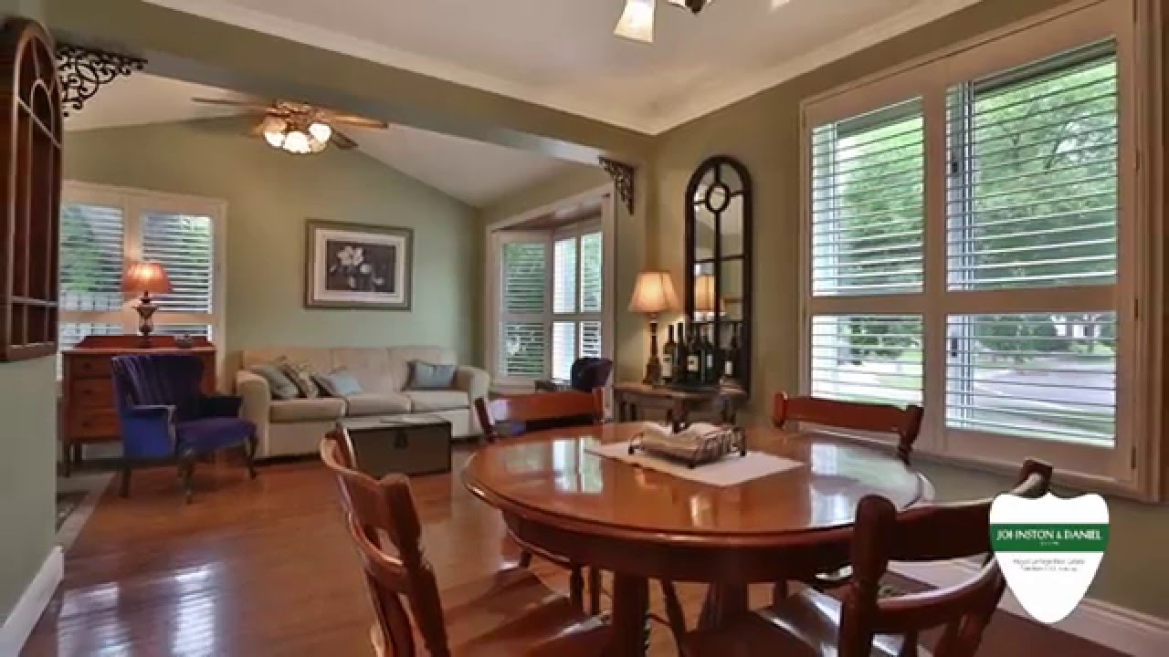 SOLD |  328 St. Dominic Crescent, Oakville $714,900 - Listed by SAUNDERS, SAXTON & WINTER