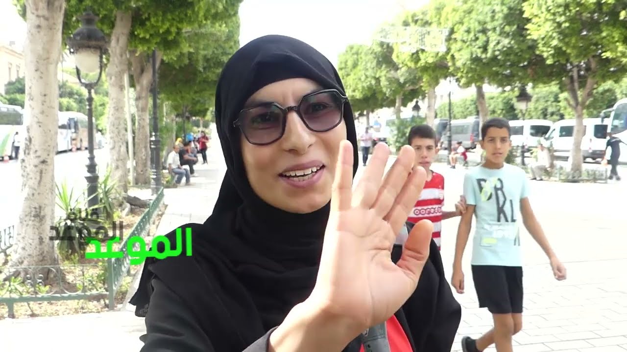 بنت ريف أما هجرت بلادي و كريت في العاصمة ، رغم إني متخرجة لكن ظروف عائلتي لازتني نخرج نخدم في معمل
