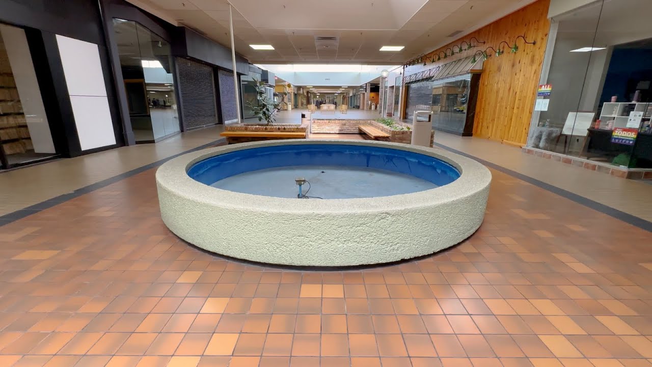 Meadow Lane и Marshalltown Mall (Маршаллтаун, Айова) — ретро-кирпичные торговые центры