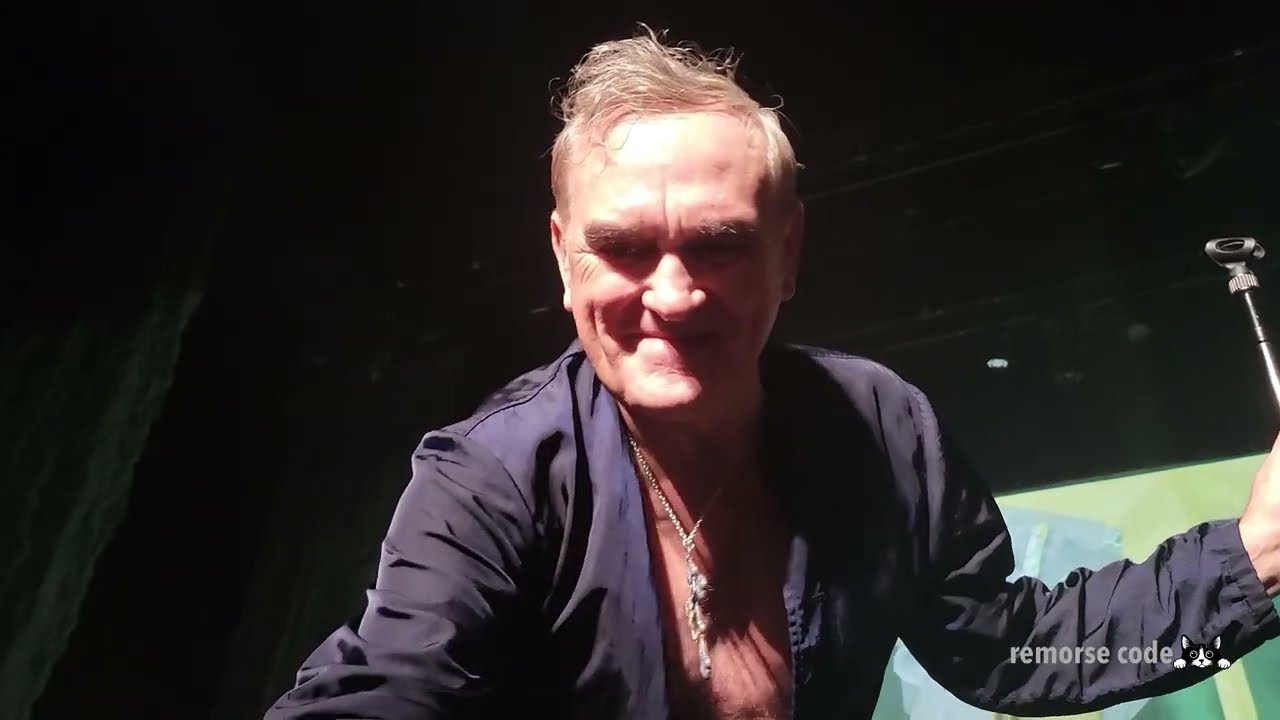 Morrissey Knoxville 2024 - How Soon is Now, Sure Enough the Telephone Rings, SCARF THROW!!