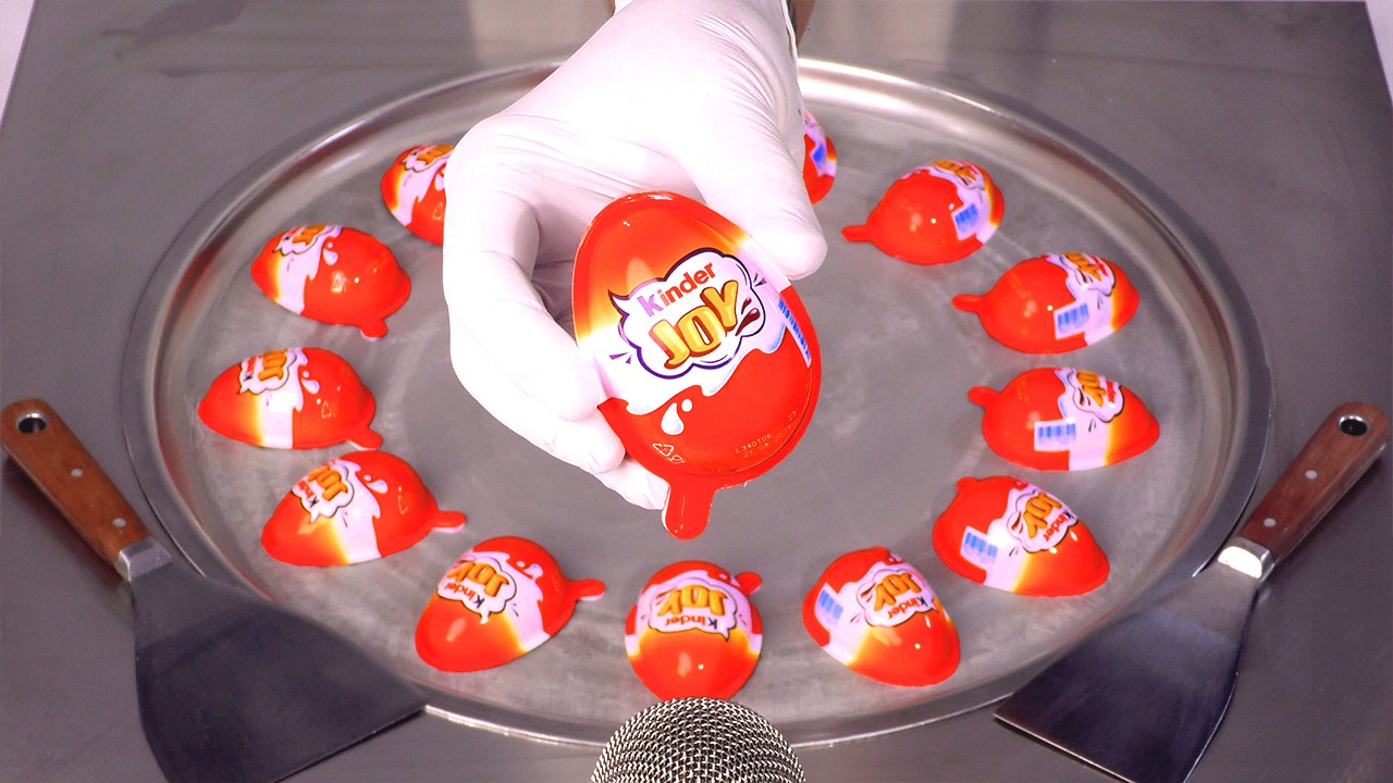 Как приготовить МАССИВНЫЕ роллы с мороженым KINDER JOY | АСМР (без разговоров)