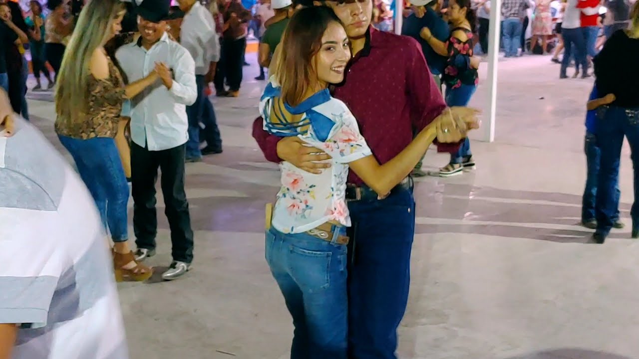 Asi se baila en el bosque con Michelle, Alfredito y Lupita