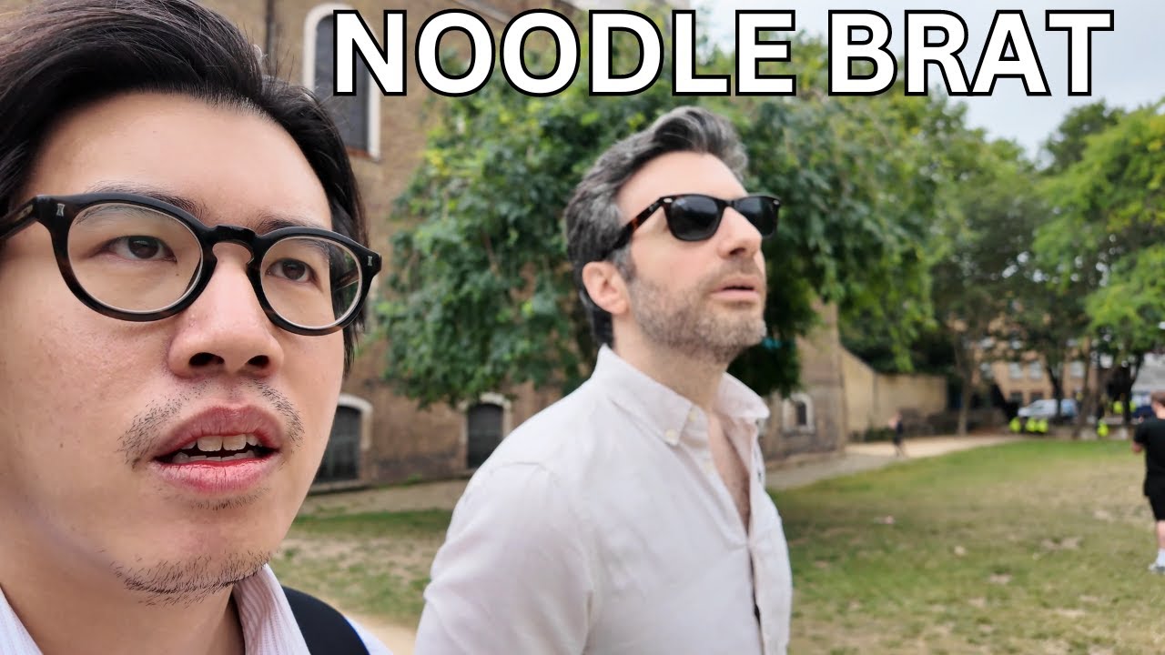 Hanging in Farringdon and Clerkenwell London | Bench caf&eacute; | Noodle Brat