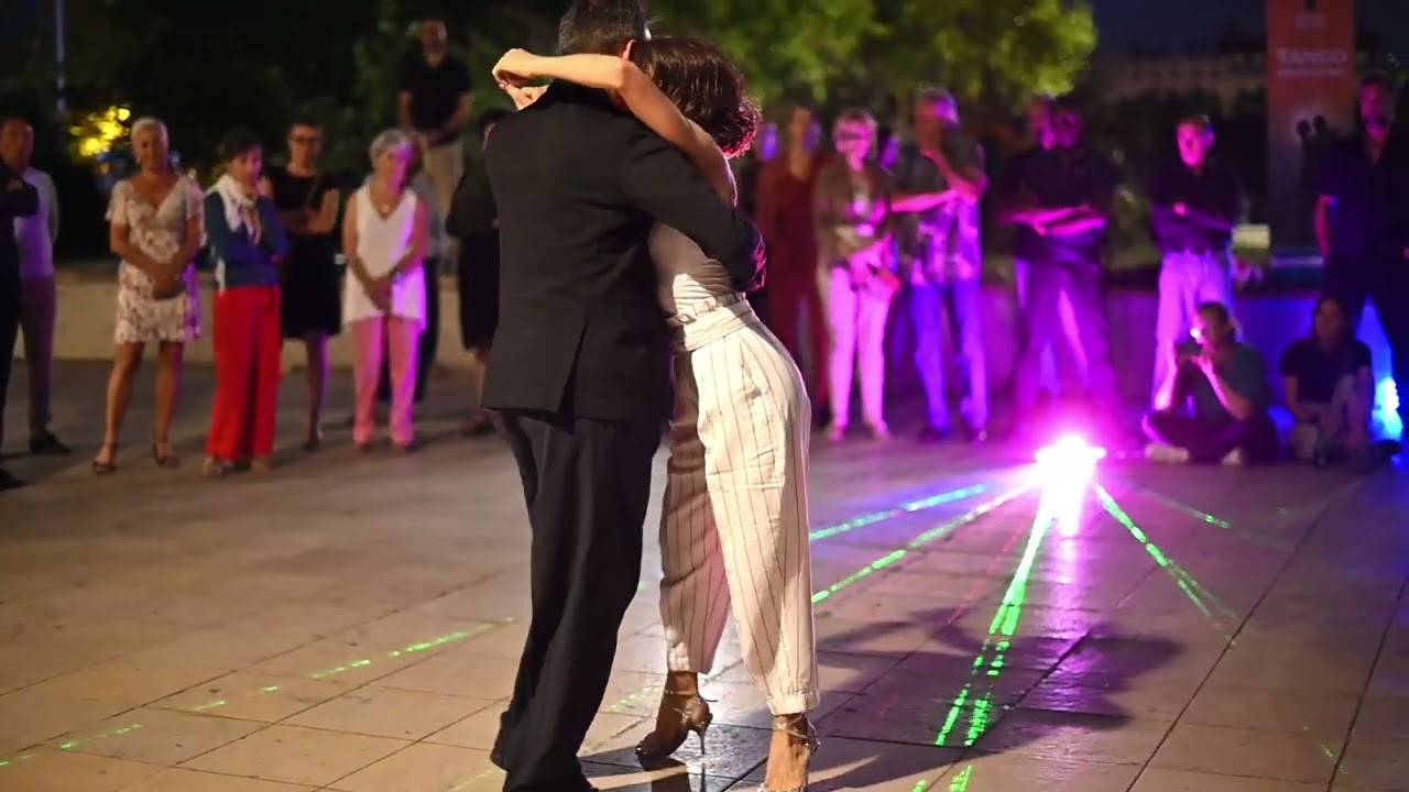 Esteban et Anabela dansent sur Vuelvo Al Sur