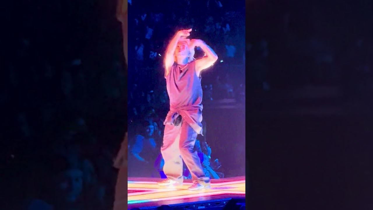 Крис Браун, танцор Махо Удо, Breezy Bowl Solo в Коннектикуте