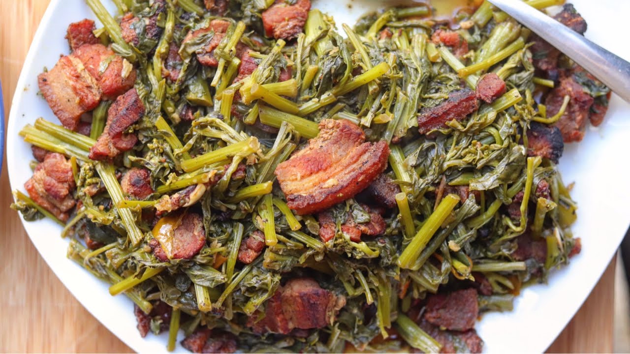 Blanched Mustard Greens with Crispy Pork Belly (Zaub Ntsuab Hlaab Vum)