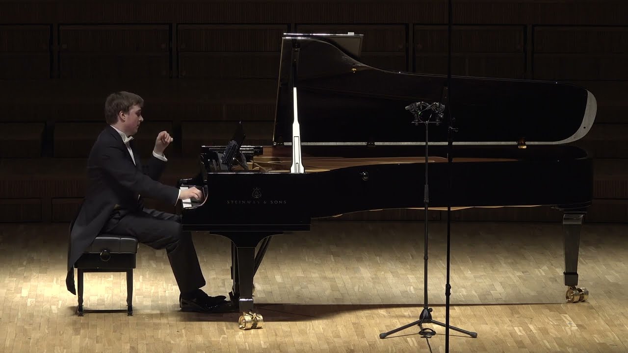 Alisson Kruusmaa – Paberlilled (esiettekanne Eestis)