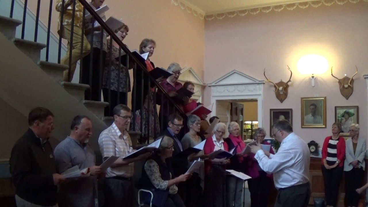 Burn singers singing 'Three Blind Mice'