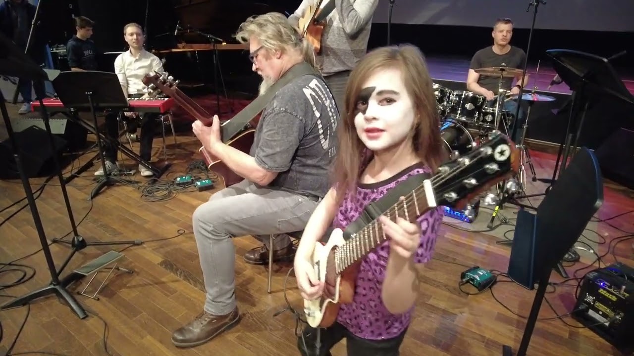 Xena Morgana on KISS Paul Stanleys Birthday joins her first real Jam Session after play 4 KISS songs