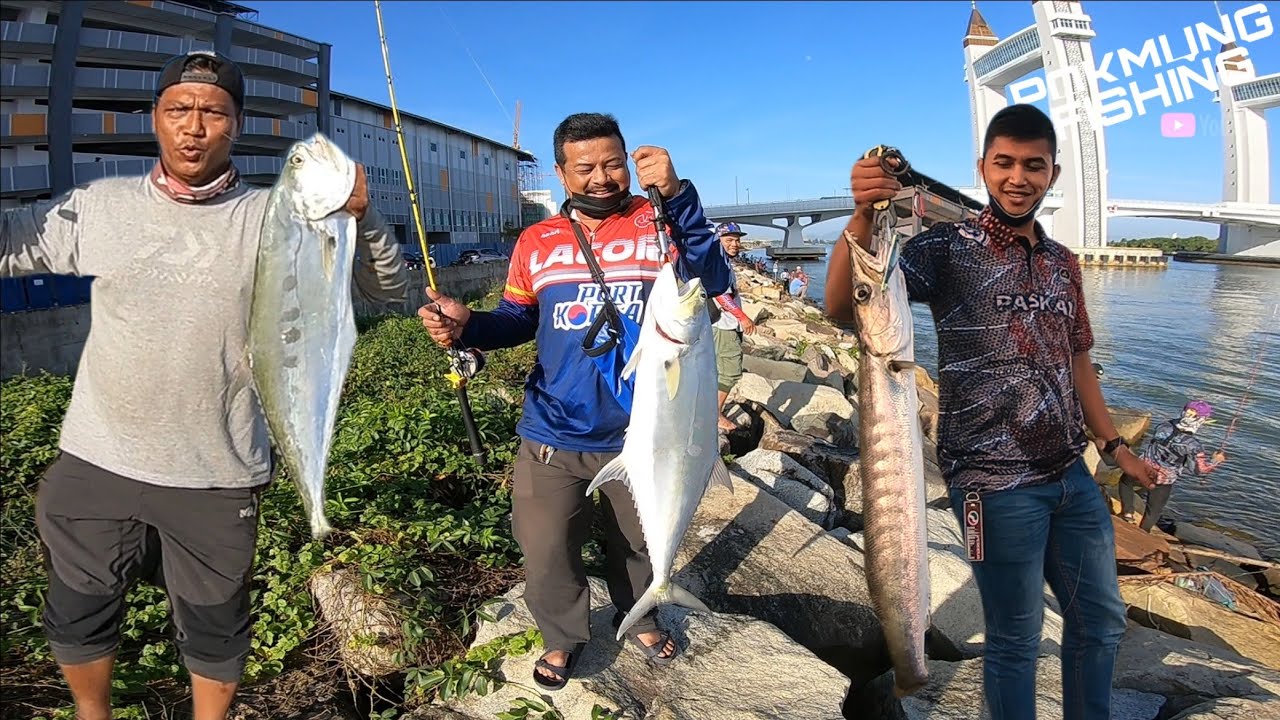 Banyak IKAN BESAR Di DRAWBRIDGE TERENGGANU 2022 !!