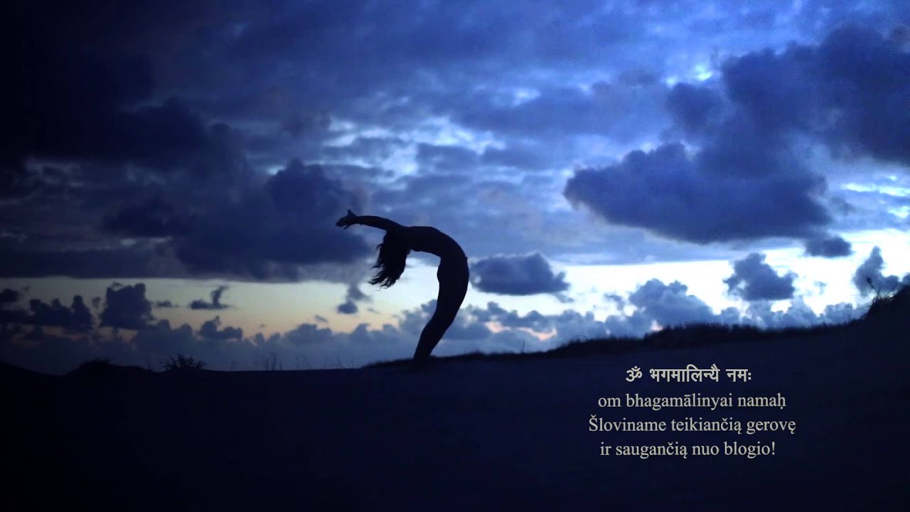Chandra Namaskara - Salutation of the Moon - Mėnulio Pasveikinimas