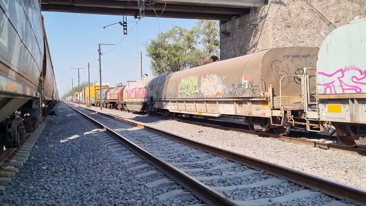 CPKC 8806 8903 LN04 LOCAL ESCOBEDO MÉXICO AL SUR CON SALUDO DEL CONDUCTOR 