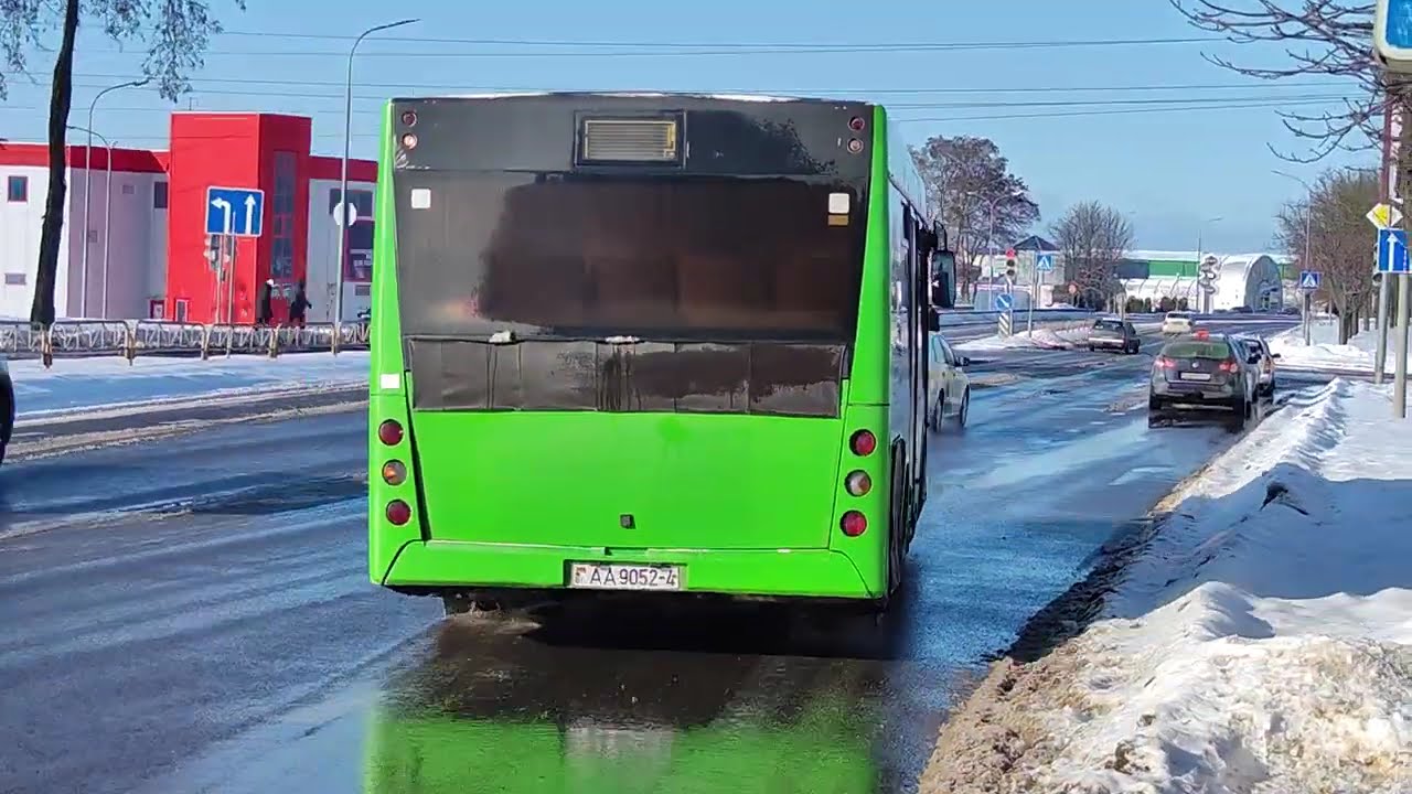 Поздно вечером! Нечастая картина!Автобус МАЗ 107 по маршруту №1!
