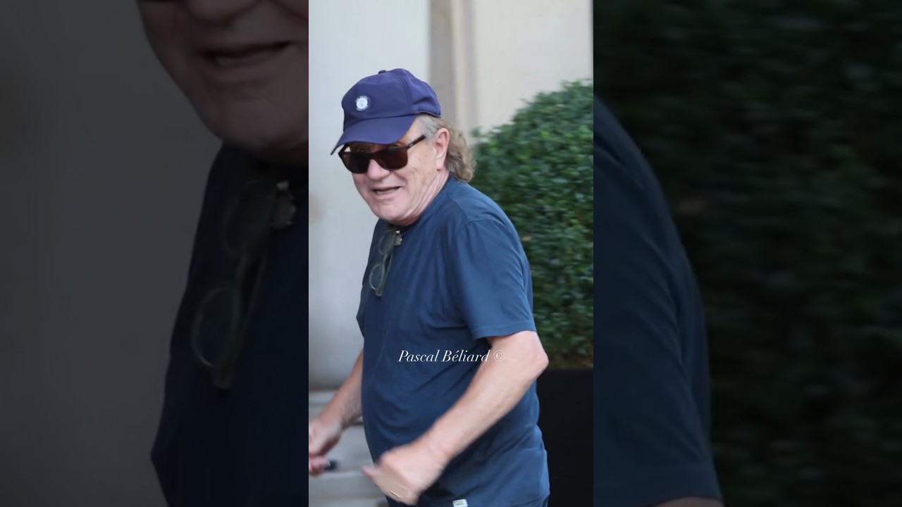 AC/DC singer Brian Johnson returning to hotel after show in Paris and waving at fans ⚡ #acdc #paris