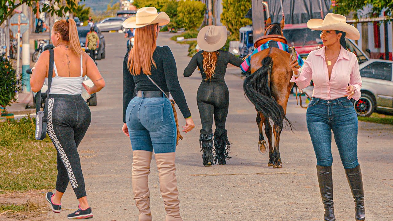 Stunning Women Riding in COLOMBIA | Rodeo 2024 😍