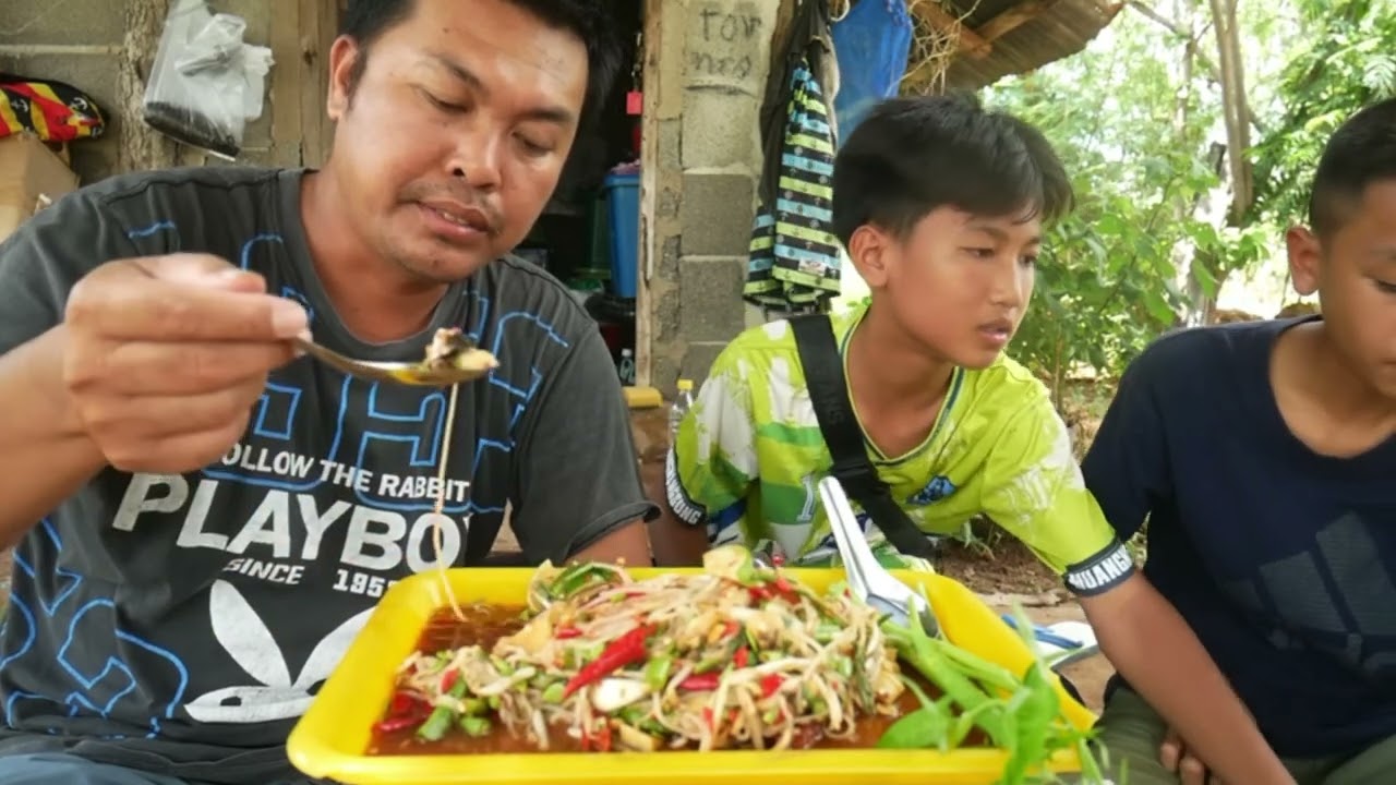 กินส้มตำป่าครับน้องๆ มาหา