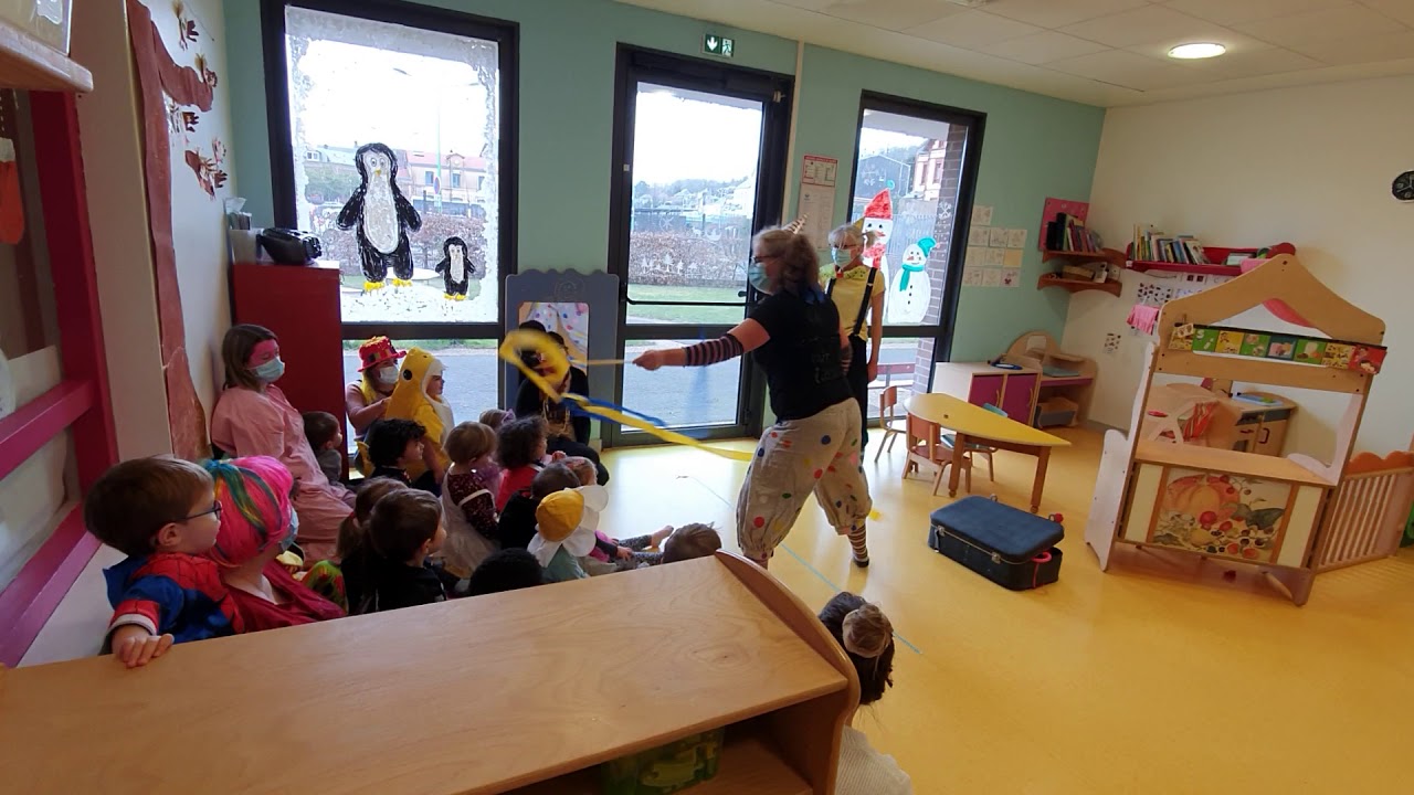 Spectacle de clowns à la crèche 1.2.3 soleil