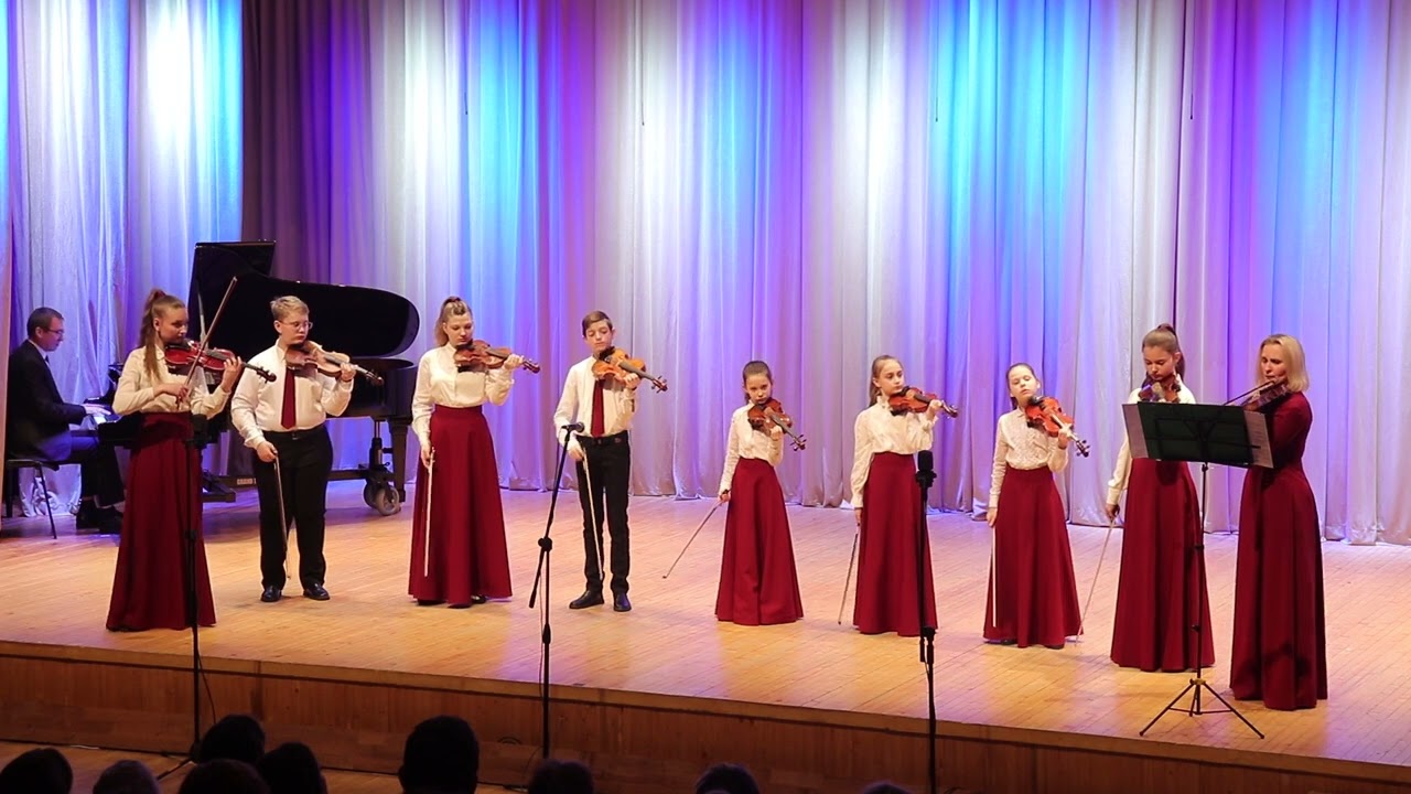 Образцовый ансамбль скрипачей 