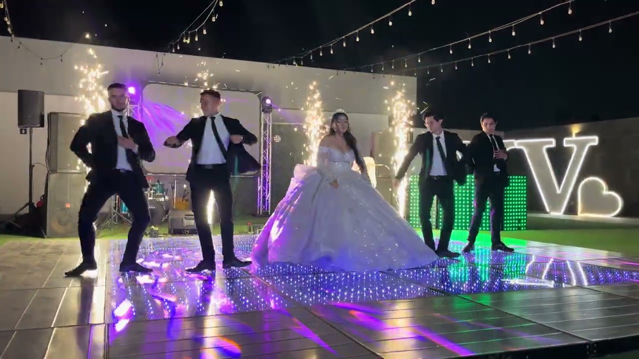 VEO EN TI LA LUZ ☀️TEMÁTICA RAPUNZEL SAMANTHA SUS GUAPÍSIMOS CHAMBELANES PRESENTAN VALS #viralvideo
