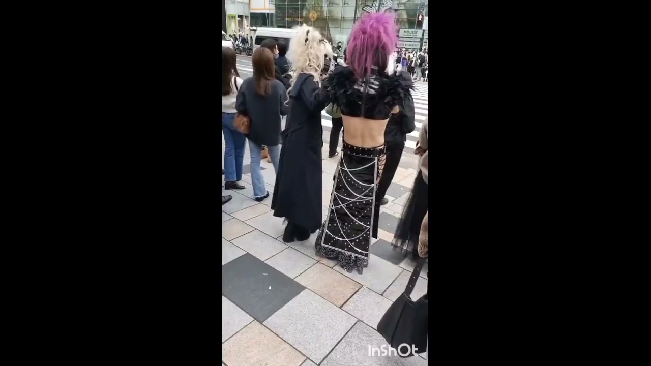 [Dazzling Bad] In the street with fans