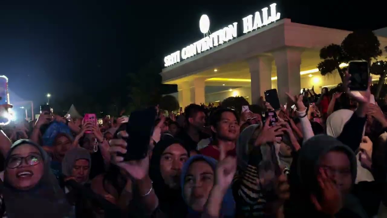 Silet Open Up Ft. Diva Aurel - Ubur Ubur Ikan Lele (Pesta Rakyat 80 Tahun : Halaman Sriti Palu)