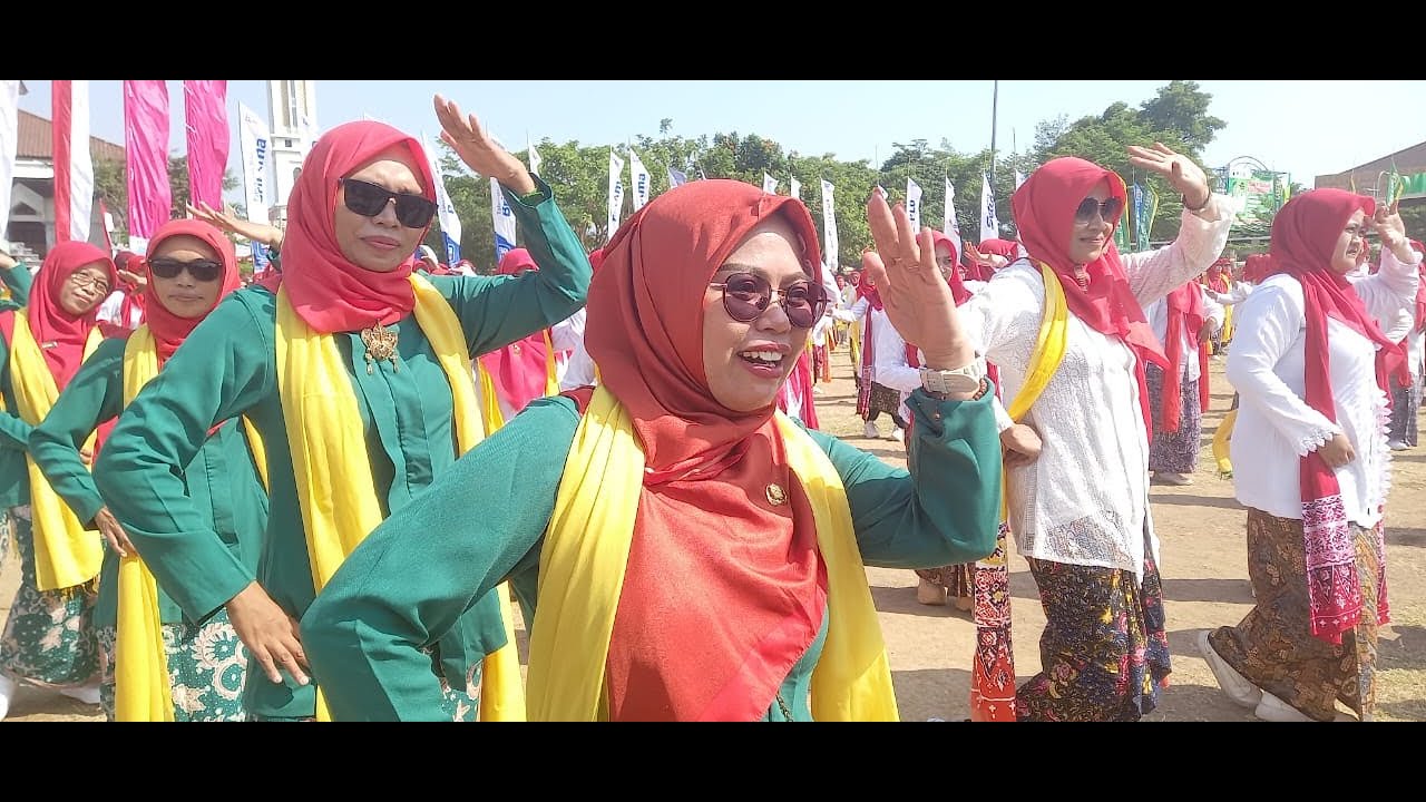 TARI OREK-OREK KHAS REMBANG DALAM RANGKA MEMPERINGATI HARI JADI KOTA REMBANG YANG KE-283
