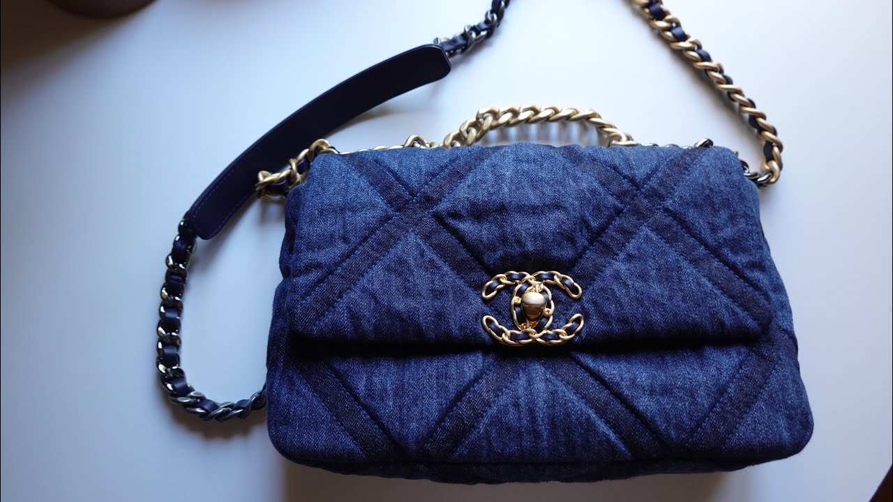 What&rsquo;s in my bag / 23C Chanel 19 Small Denim Bag / Zoomoni Bag Insert