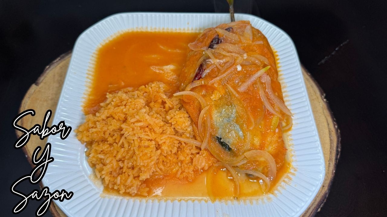 Chiles Rellenos en Salsa de Jitomate 🌶️ | Receta Mexicana Tradicional con Queso