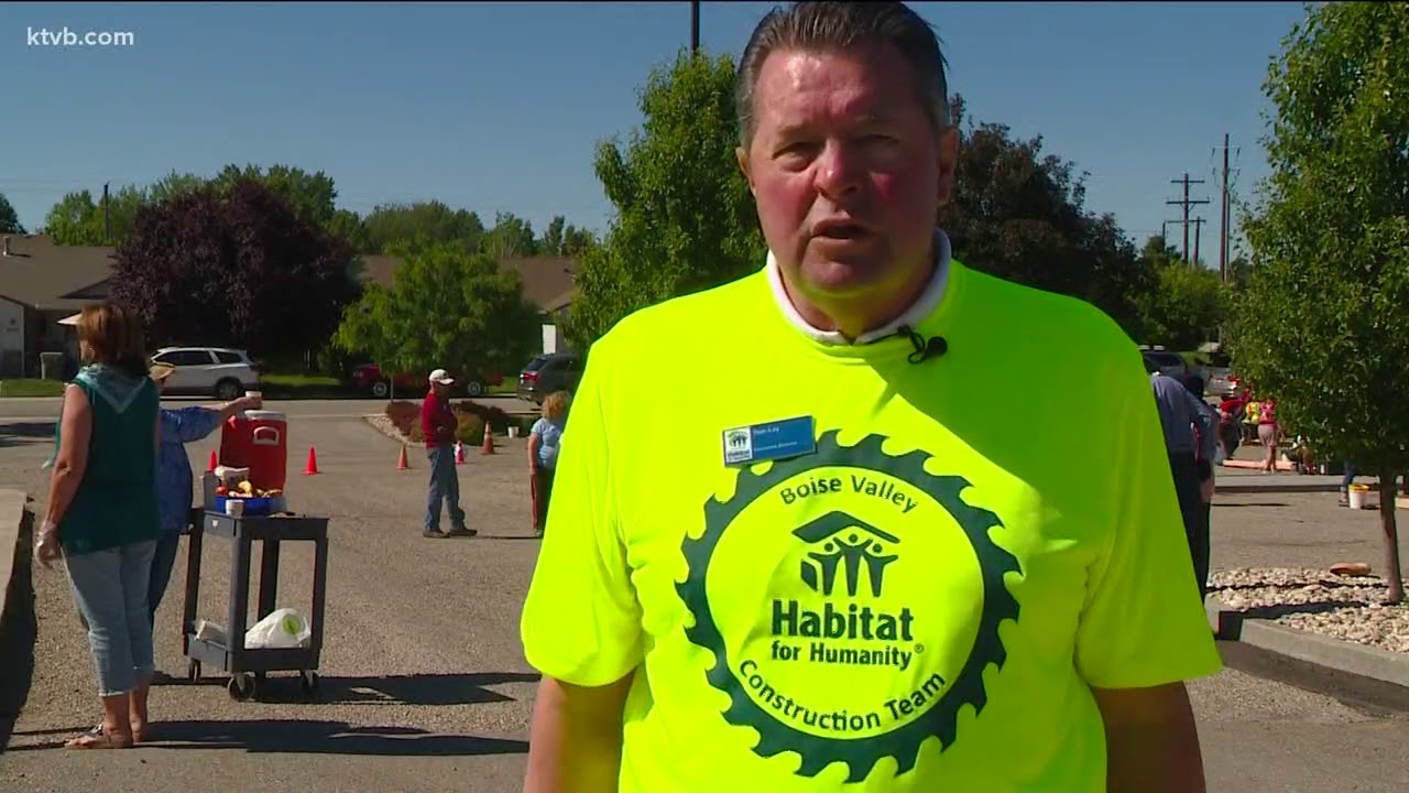 Church helps frame house for family in need