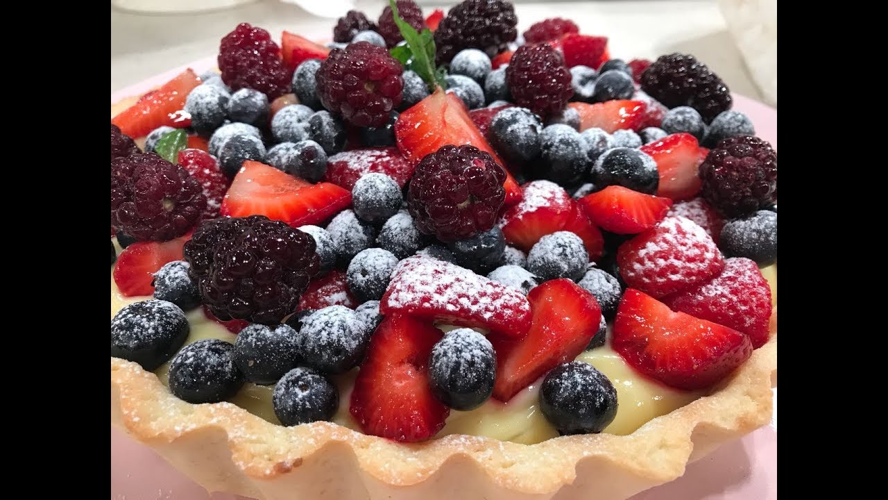 Crostata de pastelera y frutos rojos