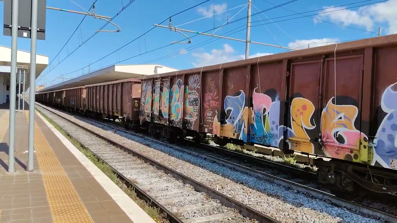 Merci dei rottami in partenza da Foggia.