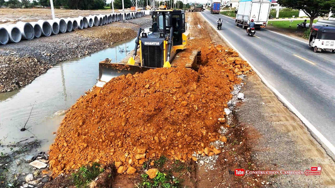 WOW! Nicely Landfill Complete Side road! Powerful Shantui Bulldozer Pushing Dirt & Huge Dump Trucks