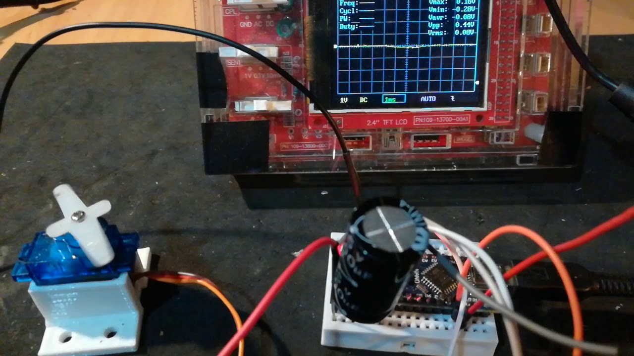 Servo sg90 power supply voltage with capacitor on oscilloscope