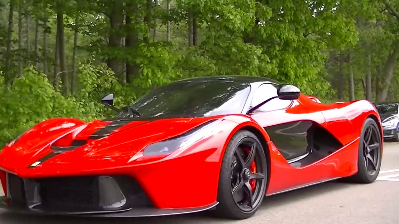 Ferrari Laferrari is going CRAZY!!! on track!!